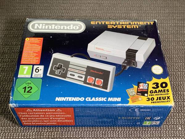 ほぼ新品 Nintendo NES ミニ ファミコン ヨーロッパ版 本体 ニンテンドー クラシックミニ