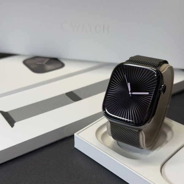 ☆即決 最新 ほぼ未使用 100% Series10 スレートチタニウム Cellular Apple Watch 46mm アップルウォッチ シリーズ10 アップルウォッチ 841