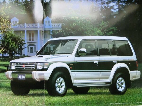 ★旧車 送料無料♪即決! ■三菱 パジェロ(2代目中期型)カタログ ◆1993年 全31ページ 美品♪ ◇MITSUBISHI PAJERO
