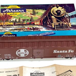 アメリカ型HO アサーン/レイルランナーカスタムカーズ 131 50フィート シングルドア ボックスカー サンタフェ鉄道 送料込 ATSF 12456