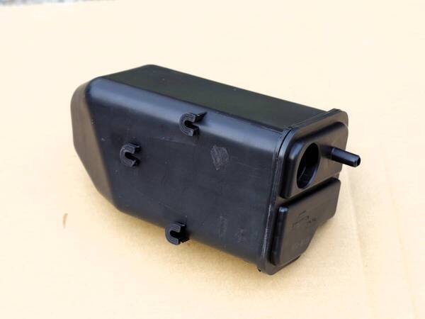 チャコールキャニスター*VW Golf5/6/TheBeetle/EOS/ Audi A3(8P)*1K0201801E相当【社外新品】