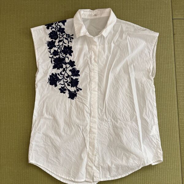 アーバンリサーチ urban Research ホワイト シャツ 白 ブラウス ノースリーブ 刺繍 ステッチ 花柄 フリーサイズ レディース