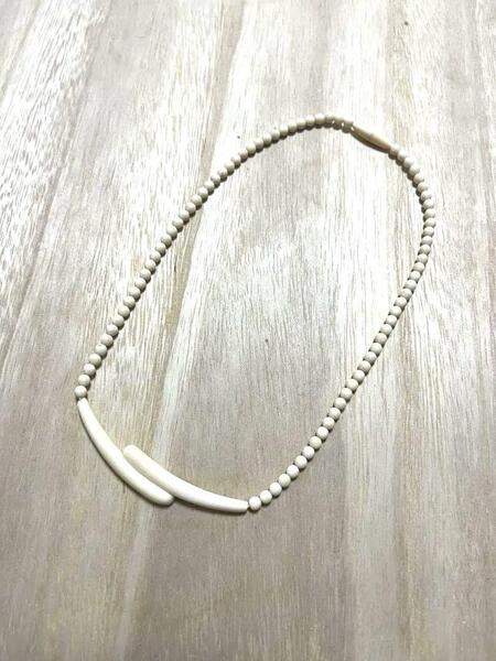 ヴィンテージ 象牙風ネックレス 彫刻調センターパーツ付 レトロ 希少デザイン