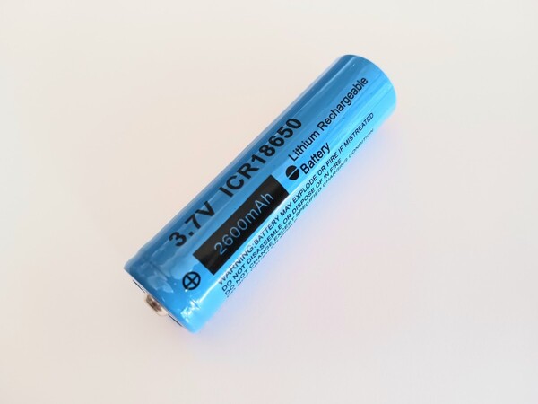 18650充電バッテリー 2600mAh ボタンタイプ 充電池 1個