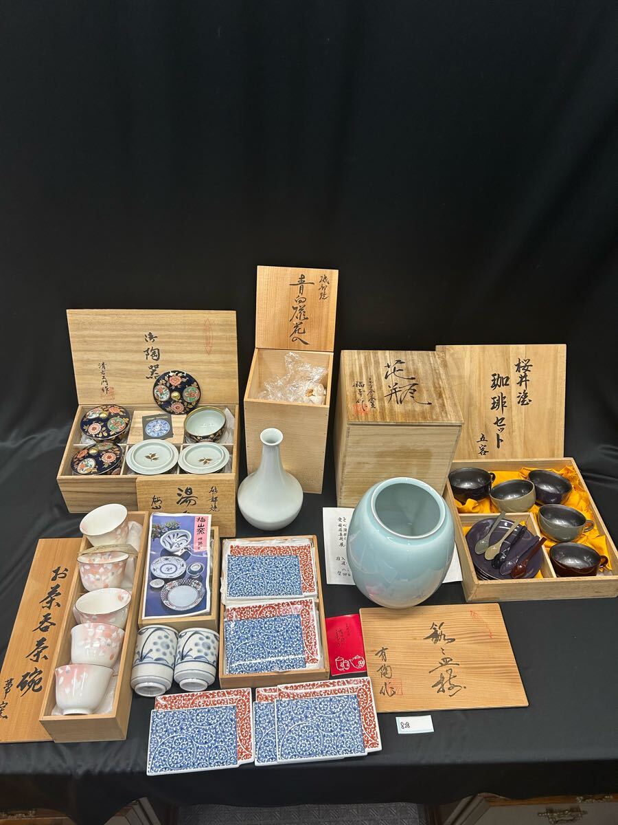 Amazon.co.jp: 砥部焼 日本工芸会正会員 故酒井芳人作 青白磁 椿