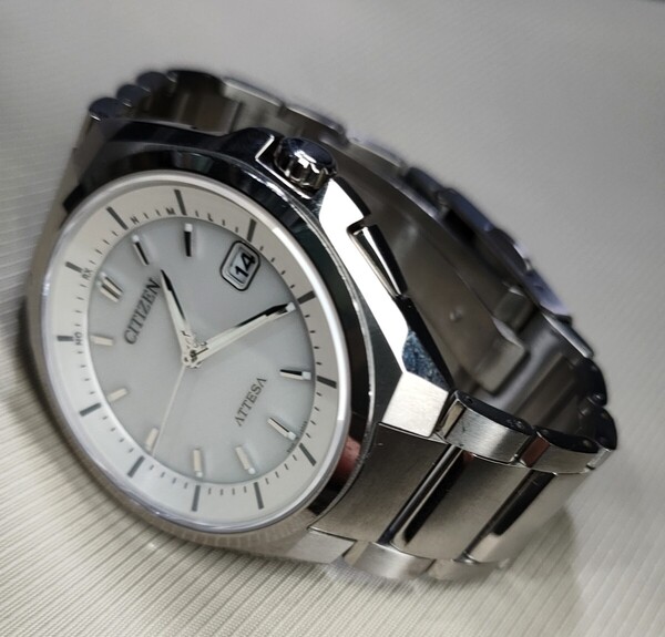 比較的状態良好 稼働品 シチズン アテッサ エコドライブ 定価66,000円 CITIZEN 電波ソーラー腕時計 チタン腕時計 ATD53-3053