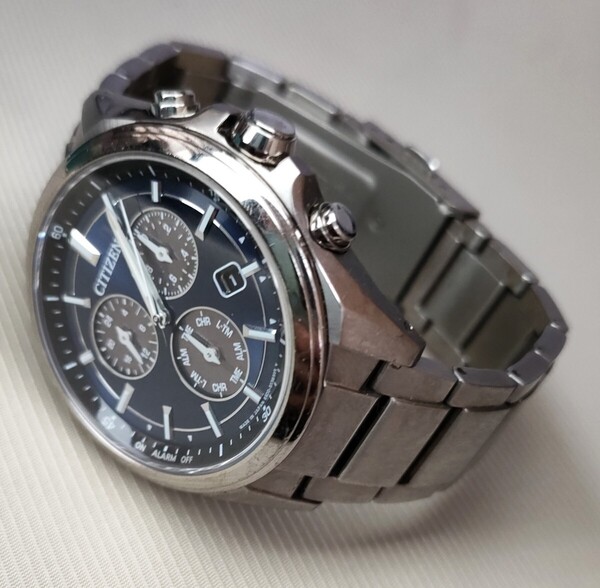 稼働品 シチズン アテッサ エコドライブ 定価55,000円 CITIZEN ソーラー腕時計 チタン腕時計 E820-S096081