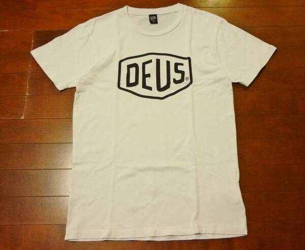DEUS EX MACHINAデウスエクスマキナ★白プリントロゴ半袖Tシャツ★レギュラーフィット★メンズS〜M