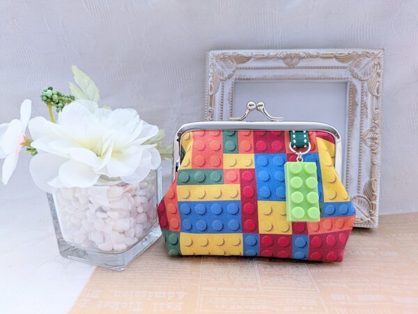 ブロック柄ストラップ付き カラフル ぷっくりがま口ポーチ 角10cm 小銭入れ小物入れ ハンドメイド プレゼントにも 匿名配送