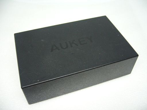 ◆月末特価◆USB 急速充電器 AUKEY Quick Charge 3.0 PA-T15 5ポート中1ポート不良 メガネケーブルなし