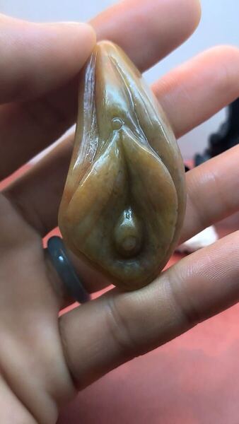 女陰 ヌードメノウ 貴重 天然芸術品 生命の源 女性器 趣味 天然石 極美品 瑪瑙 彫刻 彫り物