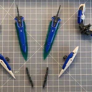 1/144 RG HG ガンダムエクシア用武器セット (GNブレイド×2、GNシールド×2、バックパック) MB様式 未組立