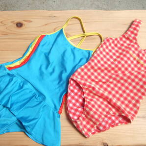 美品!キッズ女の子moon shot&ブルー光沢ワンピース水着140,150センチ2着セット
