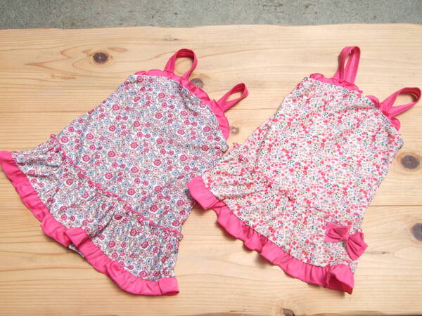 美品!キッズ女の子双子お花柄ホワイトワンピース水着110センチ2着セット