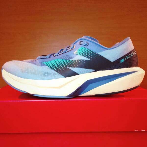 【美品/完売カラー】New Balance/ FuelCell Rebel v4/ 27.5 cm/ ライトブルー/ ニューバランス フューエルセル レベル MFCXCH4