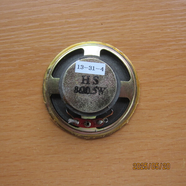 小型スピーカー 57mm 高さ18mm 上部径32mm 8Ω 0.5W 音出しOK 13-31-4