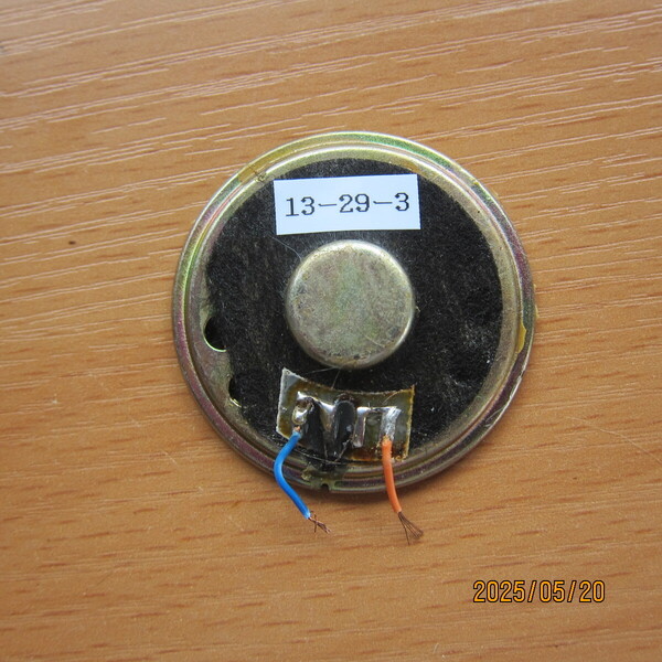 小型スピーカー 40mm 厚さ6mm 上部径14mm 8Ω 0.2W程度 音出しOK 13-29-3