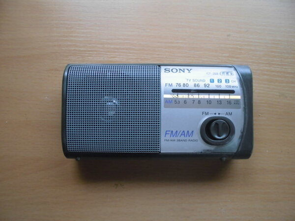 SONY ICF-303 FM/AM2バンドラジオ 内部開放整備 新電池付 動作確認品 13-40-3