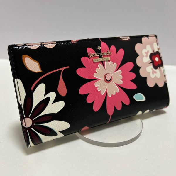 ◆kate spade ケイトスペード コンパクト 長財布 花柄×ブラック◆ サフィアーノ 小銭入れ&定期入れ有 ロゴ金具 【送料無料】0513