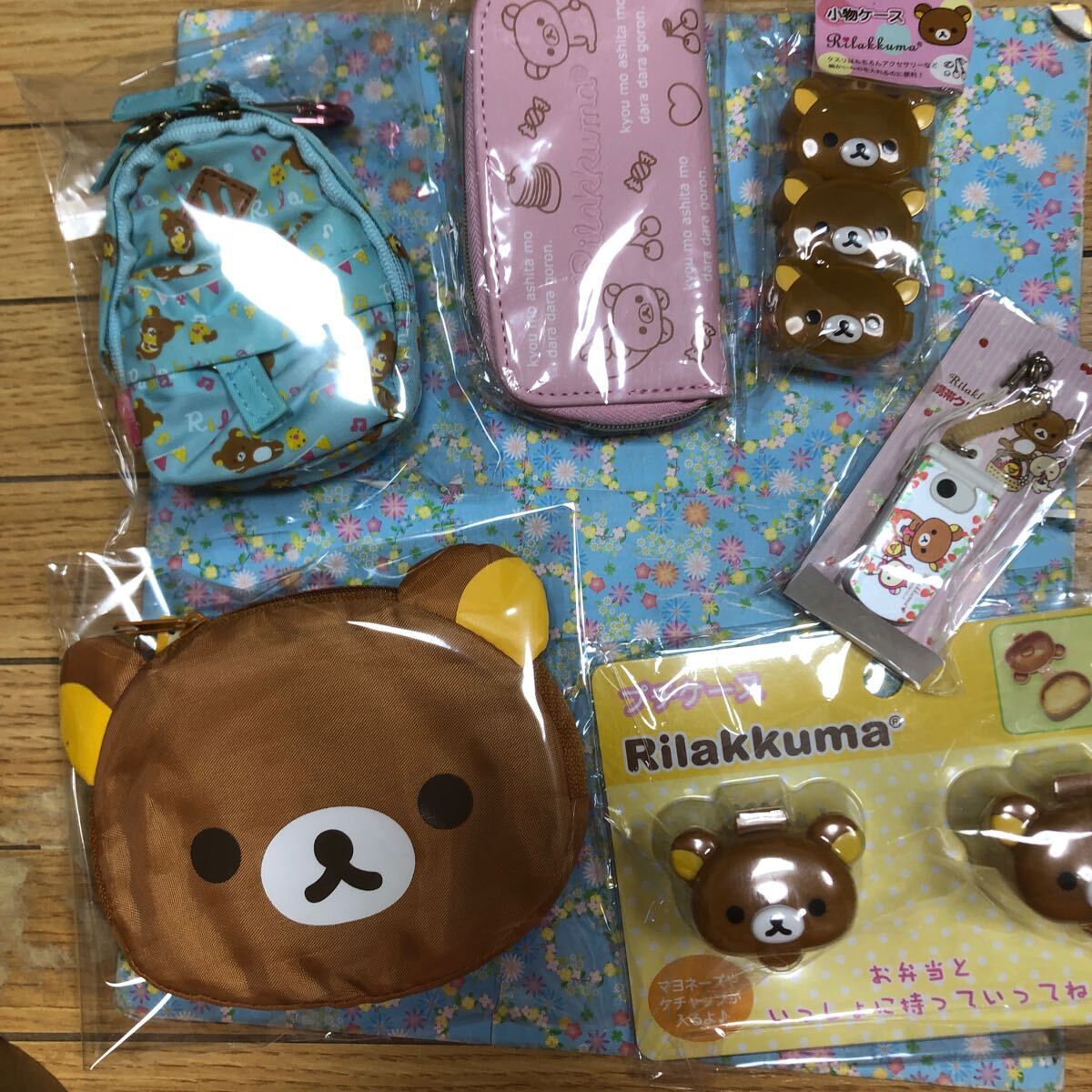 【レア】リラックマ ぬいぐるみ 小物リュック型ポーチ タグ付き Yahoo!オークション -「リラックマ リュック ポーチ」の落札相場