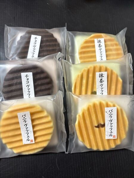 バニラヴァッフェル、抹茶ヴァッフェル、チョコヴァッフェル2個ずつセット!