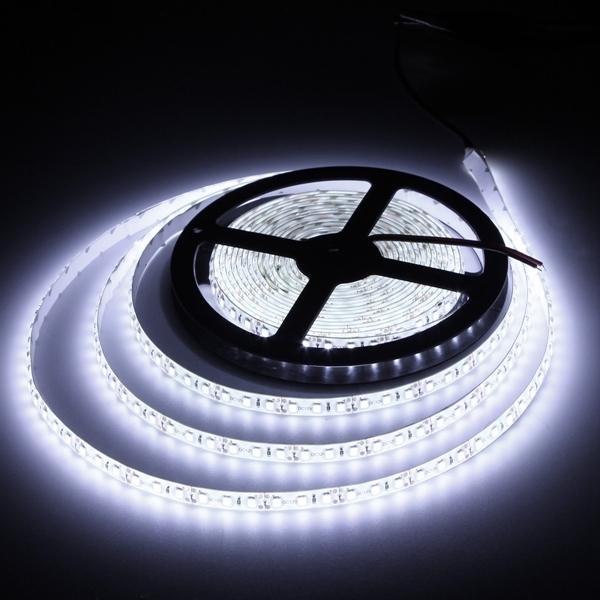 【匿名配送】 LEDテープライト ホワイト 600連 白ベース 専用コネクター付 5m 防水 12V LED テープ 白 車 自動車 バイク オートバイ