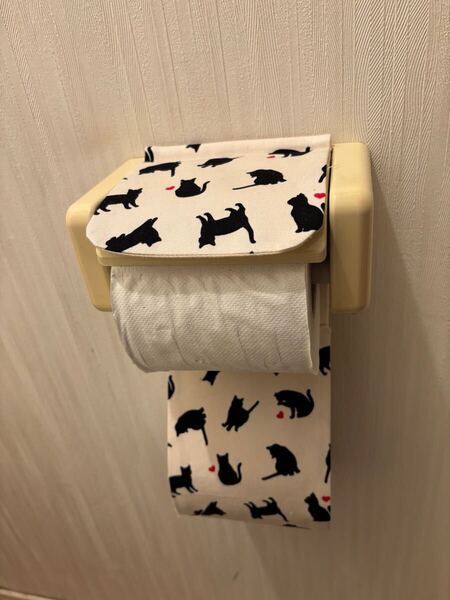 NO.258 ハンドメイド 黒猫デザイン トイレットペーパーホルダー