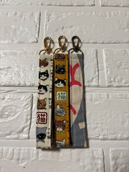 NO.567 ハンドメイドストラップ、キーホルダー 3本セット 猫柄