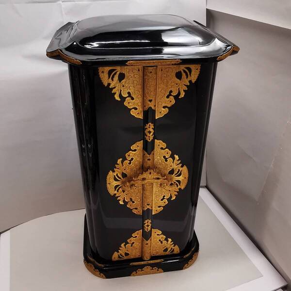 【送料無料】黒塗 木瓜厨子 全高40cm 観音様収納 仏壇 金箔仕上◎仏教美術 仏具 仏像◆漆塗り 位牌 手元 供養/法要◎各宗派用 古物