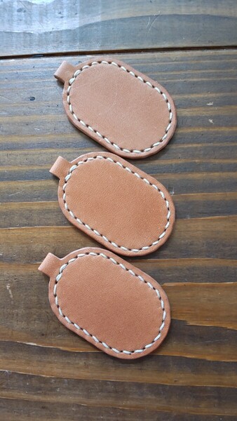 キーホルダータグ3個セット 牛ヌメ革 栃木レザー ハンドメイド ☆(ナチュラル色)☆111