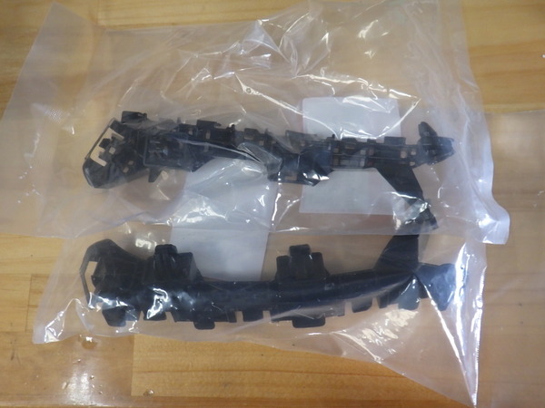 新品未使用 フィット GK3 GK4 GK5 GK6 フロントバンパーサポート サイドブラケット 左右セット