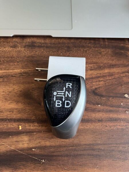 送料込み 80系ノア/ヴォクシー ハイブリッド シフトノブ トヨタ 中古品