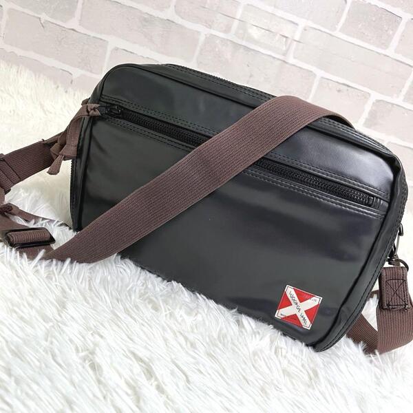 美品 LUGGAGE LABEL ラゲッジレーベル 2層 2WAY ショルダーバッグ サコッシュ カメラバッグ 通勤通学 多収納 多機能 男女兼用 吉田カバン