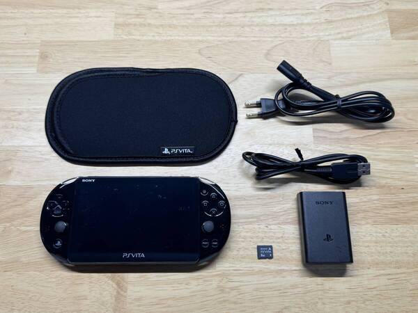 PlayStation VITA PCH2000 + 純正アクセサリー動作確認済