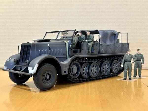 1/35 タミヤ ドイツ 18トン 重ハーフトラック FAMO ファモ 完成品