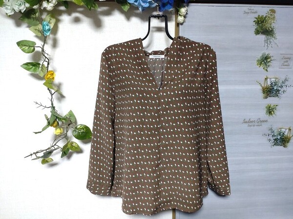 美品 OPAQUE.CLIP(オペーク)大人の美デザイン 春 夏 秋 トップス SIZE40 Lサイズ ワールド ブラウン パターン柄 長袖 柔らか ブラウス