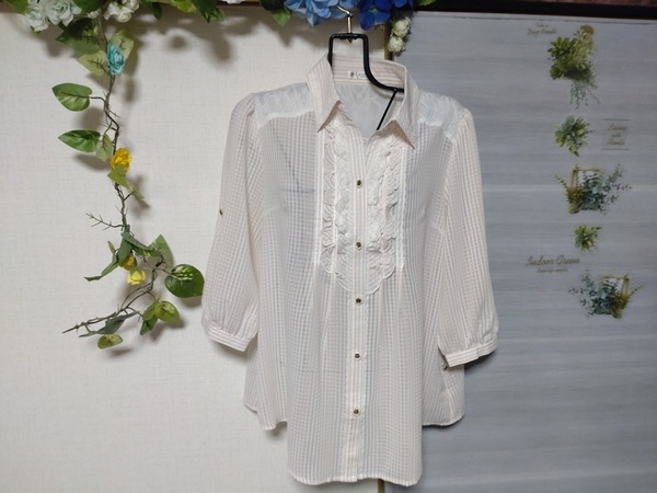 美品 axes femme(アクシーズファム)美デザイン 夏 レース付き ブラウス Mサイズ ポリエステル100% シースルー 柔らか 可愛い トップス