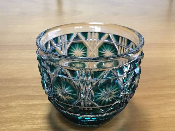 (美品)薩摩切子 薩摩ガラス工芸作 猪口(大) 八角龍目に十六菊紋 刻印有り 緑