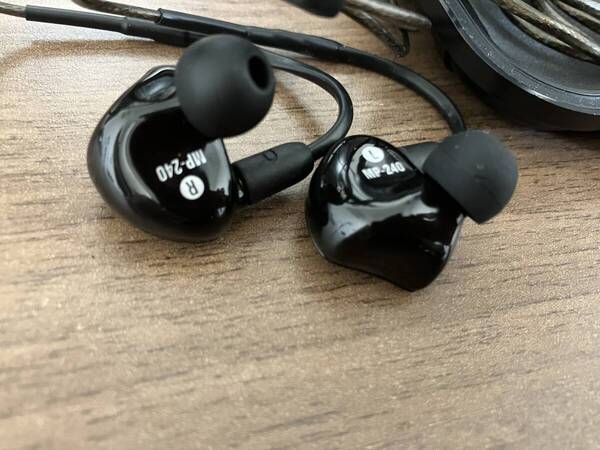 MACKIE MP240 プロフェッショナル・インイヤモニター