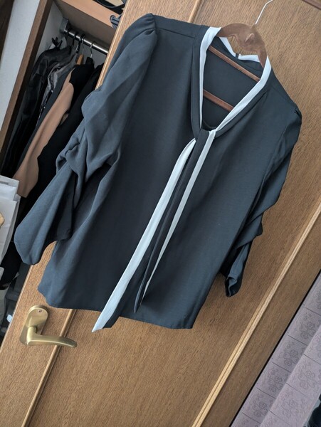 新品ボウタイ付きブラウスM