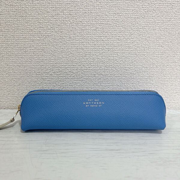 美品 イタリア製 Smythson レディース 筆箱 ペンケース ポーチ 水色 ブルー レザー 軽量 ワンポイント 高級 海外 イギリス王室 ブランド