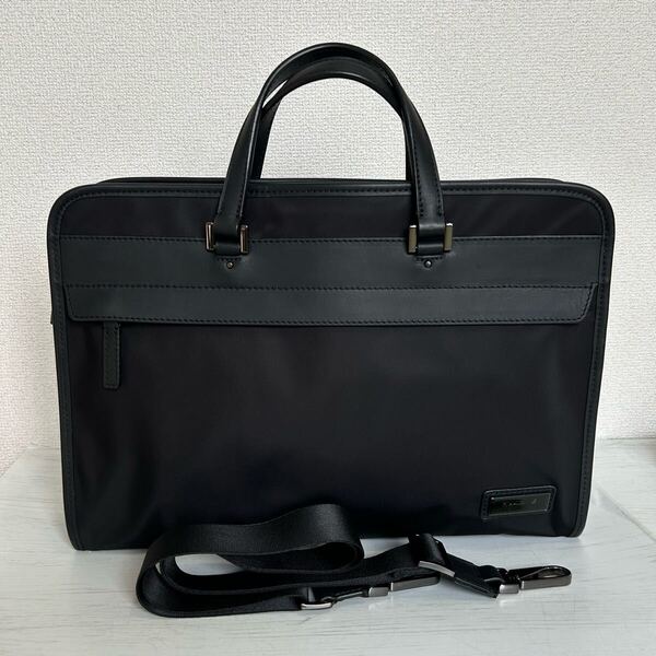 極美品 agnes b. アニエスベー レディース メンズ 2way ビジネスバッグ トートバッグ ショルダーベルト付き 黒色 ブラック ナイロン ロゴ