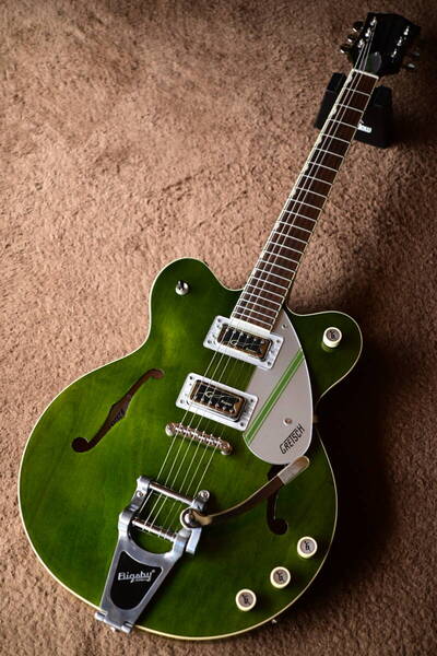 Gretsch G2604T Limited Edition Streamliner Rally II Center Block with Bigsby Rally Green Stain