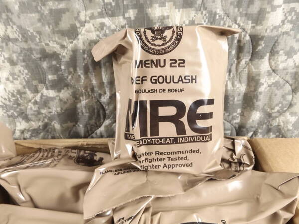 箱だし!2023年5月検品 MENU-22 MREレーション 米軍 ミリ飯 ミリメシ 戦闘糧食 非常食 備蓄 保存食 防災バッグ 車中泊 サバゲ キャンプ