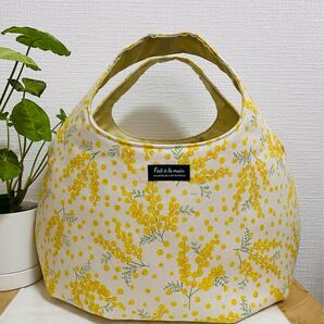 ふんわり ころりんバッグ グラニーバッグ 丸底バッグ 布バッグ ハンドメイド布バッグ ころんとバッグ 花柄 ミモザ柄 生成り