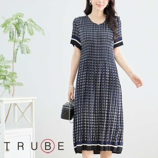 ワンピース プリーツ モダンプリントN82-279 フリー TRUBE M L 大人可愛い ミセス fmsd キレイメ 普段着 おしゃれ着 デイリーファッション
