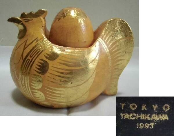 干支置物? 木製 酉と卵 東京立川1993 金彩 刳り抜き 鶏 にわとり 十二支 招福 開運 縁起物 飾り物 オブジェ 漆器 工芸品 レトロ