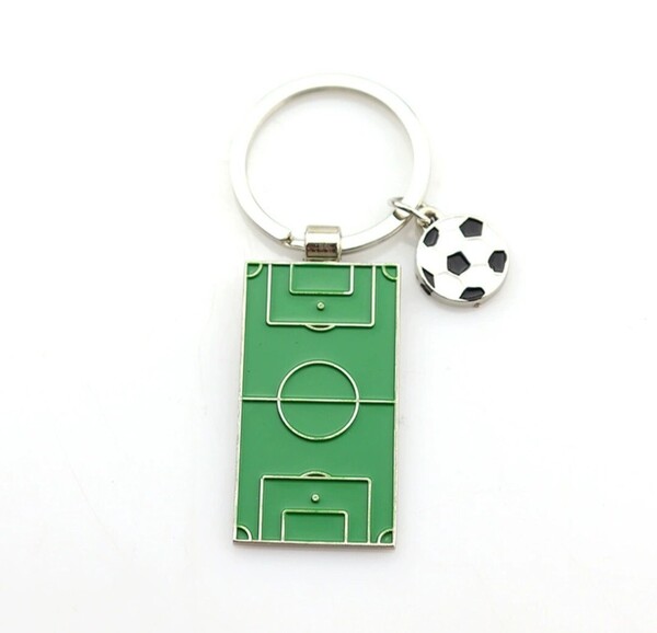 サッカー【2個】キーホルダー サッカー場 サッカーコート 卒団 記念品 部活 子供 プレゼント ボール バッグ 人気 キーリング お揃い 収納