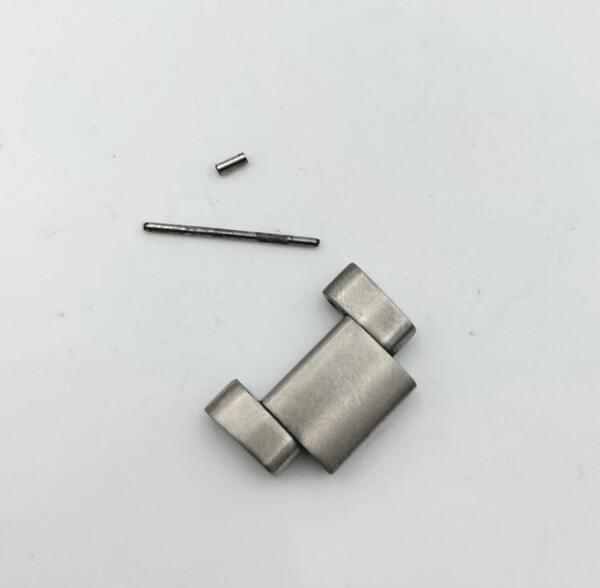 【中古品】 腕時計 部品 シチズン プロマスター E610-T009875 ベルトの5コマ目 5段目 接続用のピン付き
