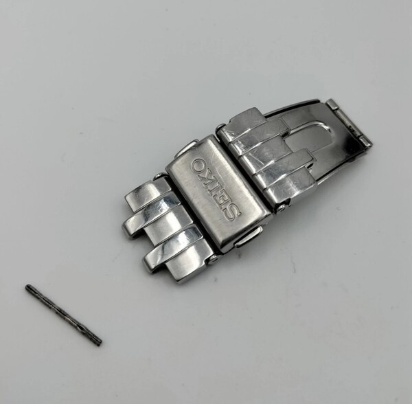 【中古品】 腕時計 部品 セイコー スピリット 7B24-0BS0 バックル 中留め クラスプ 尾錠 ベルト バンド ストラップ 接続用のピン付き